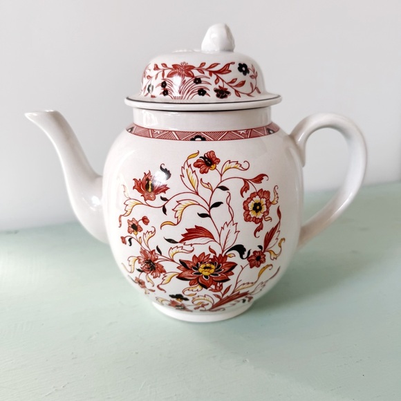 Floral Bone China Teapot with Lid, Wedgewood Kashmar Collection - Picture 2 of 5